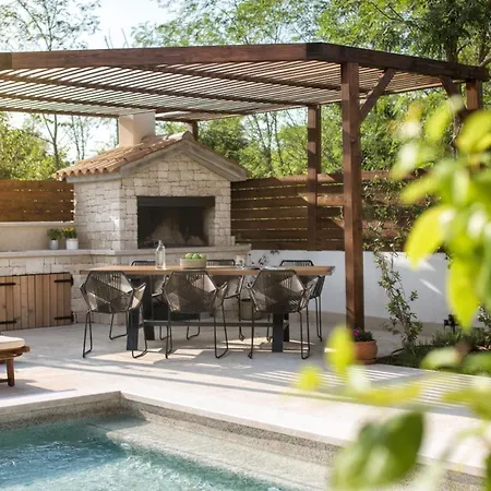 Labin Sleeps 6 With Pool Air Con And Wifi *