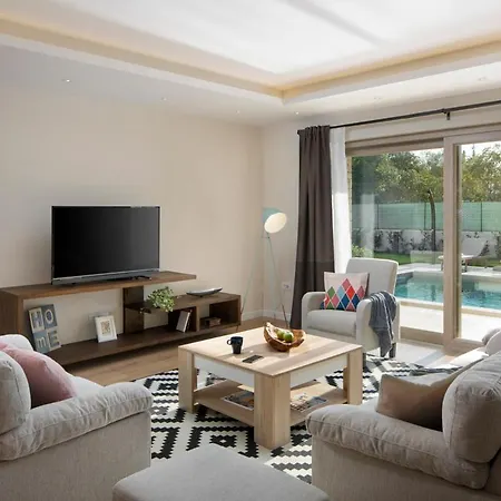 Labin Sleeps 6 With Pool Air Con And Wifi 拉宾